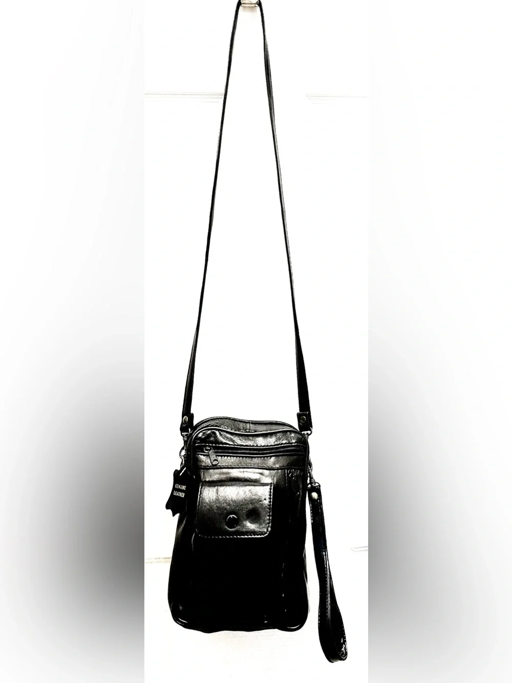 Compact Black Leather Men’s Crossbody Bag